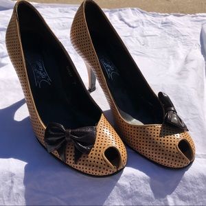 Jeffrey Campbell tan/brown leather bow heels